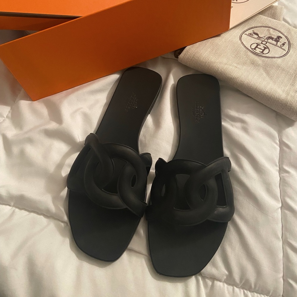 Hermes black aloha rubber sandals size 36
